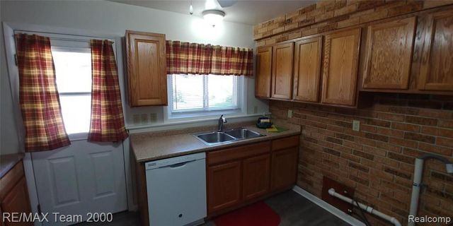 3927 Detroit Street, Dearborn Heights, MI 48125