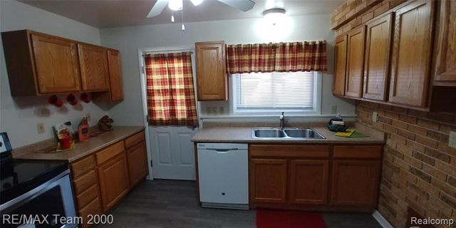 3927 Detroit Street, Dearborn Heights, MI 48125