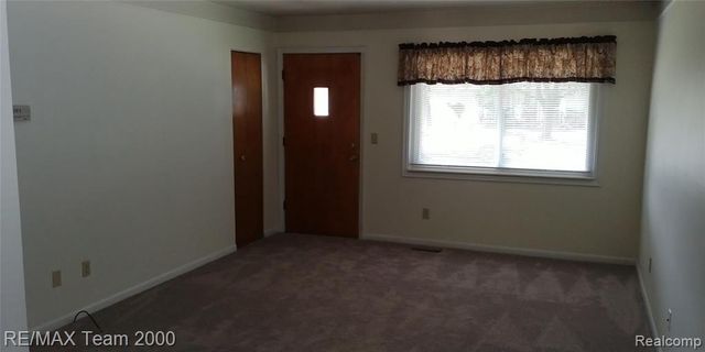 3927 Detroit Street, Dearborn Heights, MI 48125