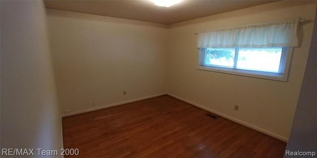 3927 Detroit Street, Dearborn Heights, MI 48125