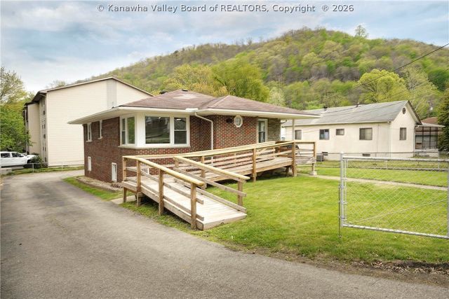 303 Georges Drive, Charleston, WV 25306