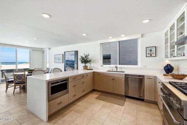 3281 Ocean Drive, Oxnard, CA 93035