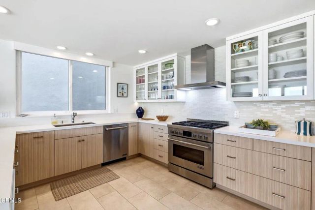 3281 Ocean Drive, Oxnard, CA 93035