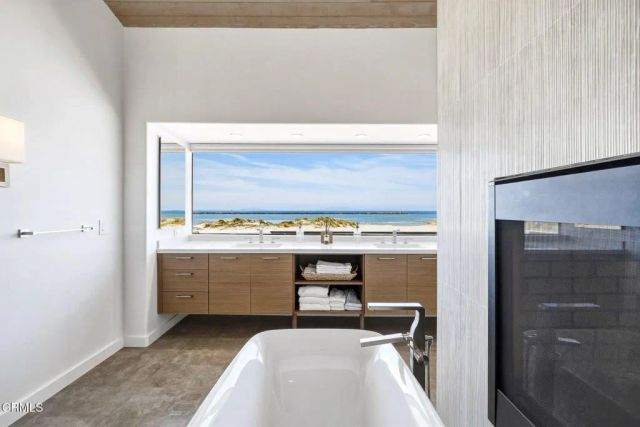 3281 Ocean Drive, Oxnard, CA 93035