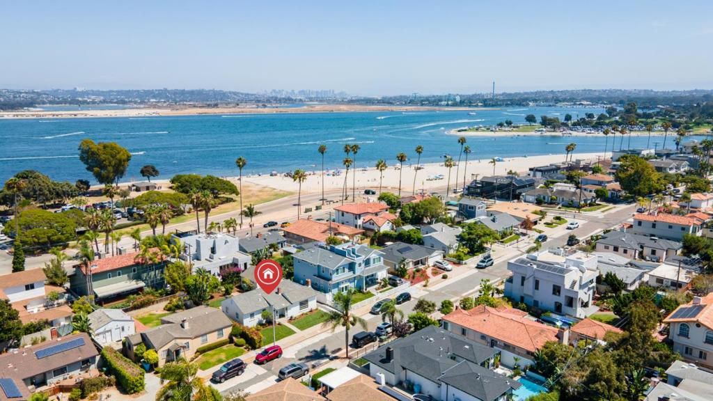 Image 1 of property listing at 3535 Jewell Street, San Diego, CA 92109