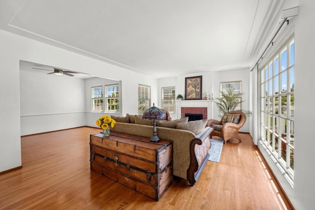 Image 14 of property listing at 3535 Jewell Street, San Diego, CA 92109
