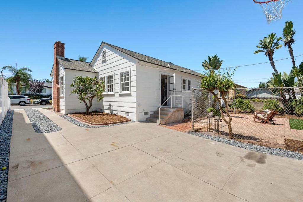 Image 3 of property listing at 3535 Jewell Street, San Diego, CA 92109