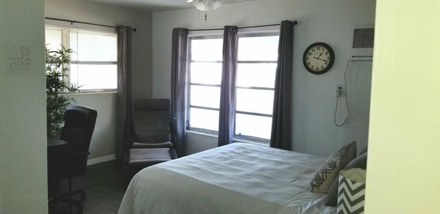 1000 NE 17TH Court, Fort Lauderdale, FL 33305