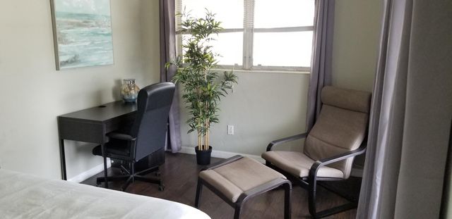 1000 NE 17TH Court, Fort Lauderdale, FL 33305