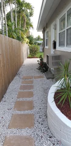 1000 NE 17TH Court, Fort Lauderdale, FL 33305