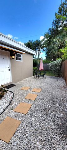 1000 NE 17TH Court, Fort Lauderdale, FL 33305