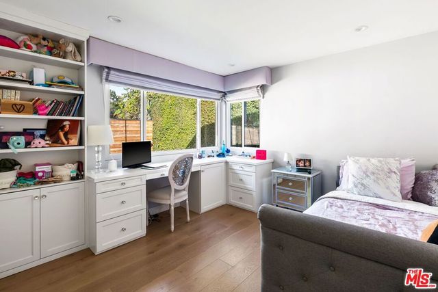 160 Beloit Avenue, Los Angeles, CA 90049