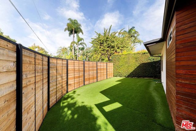 160 Beloit Avenue, Los Angeles, CA 90049