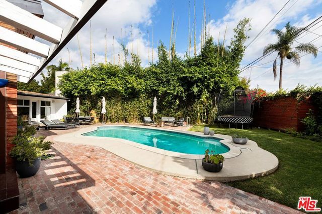 160 Beloit Avenue, Los Angeles, CA 90049