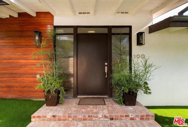 160 Beloit Avenue, Los Angeles, CA 90049