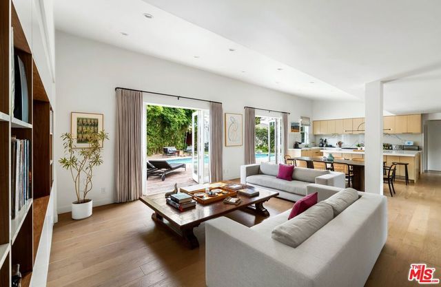 160 Beloit Avenue, Los Angeles, CA 90049