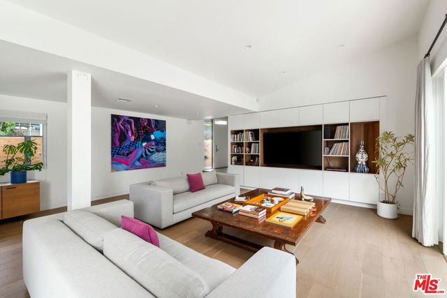 160 Beloit Avenue, Los Angeles, CA 90049