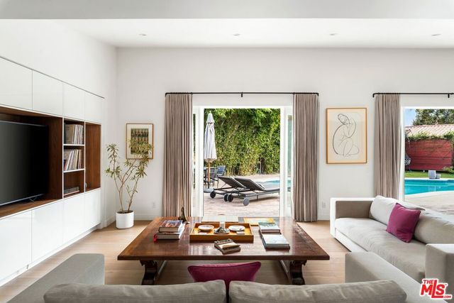 160 Beloit Avenue, Los Angeles, CA 90049