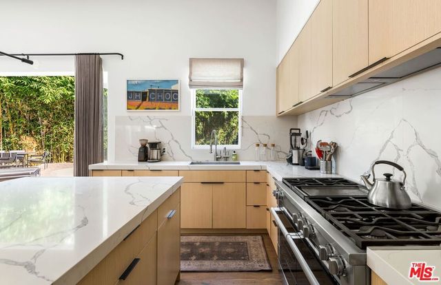 160 Beloit Avenue, Los Angeles, CA 90049