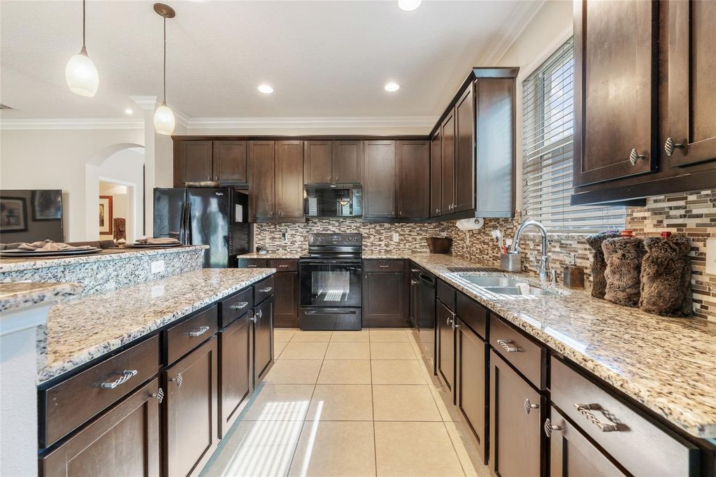 Image 16 of property listing at 4436 AZURE ISLE WAY, Kissimmee, FL 34744