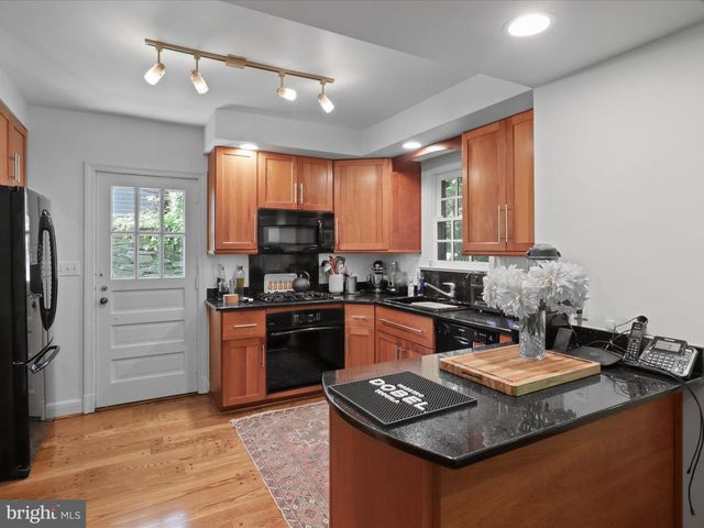 4725 ROCK SPRING RD, Arlington, VA 22207