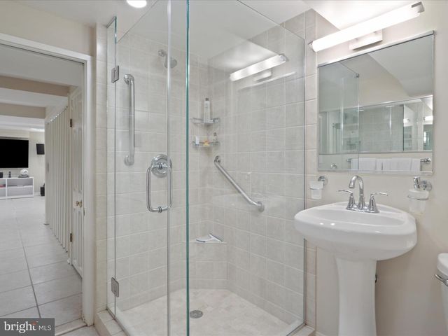 4725 ROCK SPRING RD, Arlington, VA 22207