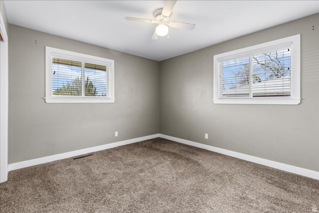 Image 11 of property listing at 187 N PINEHURST AVE, Tooele, UT 84074
