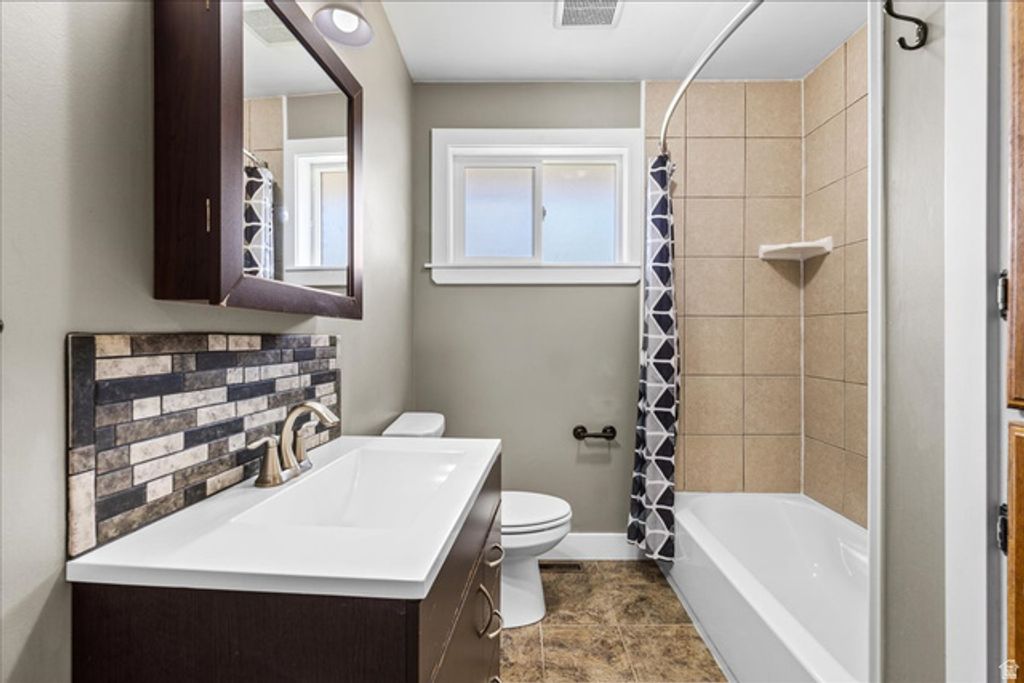 Image 13 of property listing at 187 N PINEHURST AVE, Tooele, UT 84074