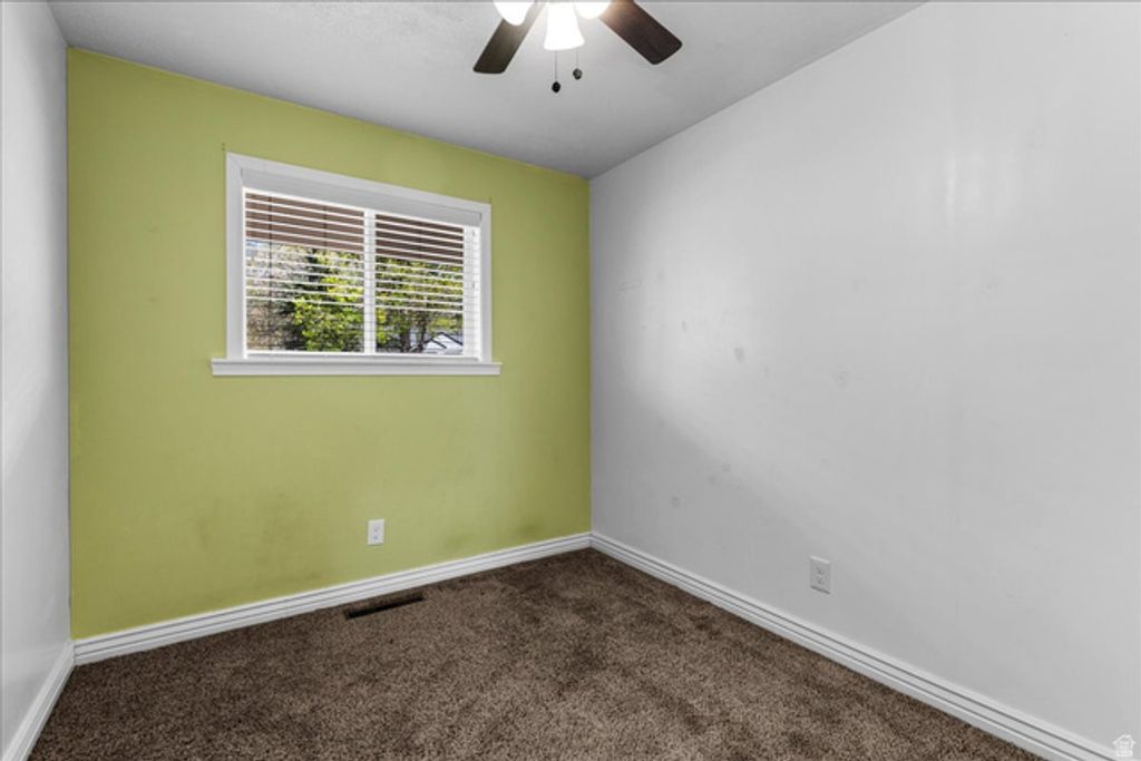 Image 16 of property listing at 187 N PINEHURST AVE, Tooele, UT 84074