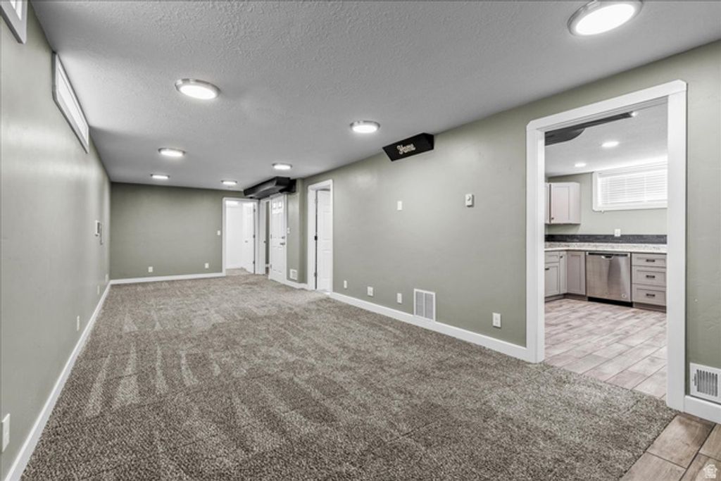 Image 18 of property listing at 187 N PINEHURST AVE, Tooele, UT 84074