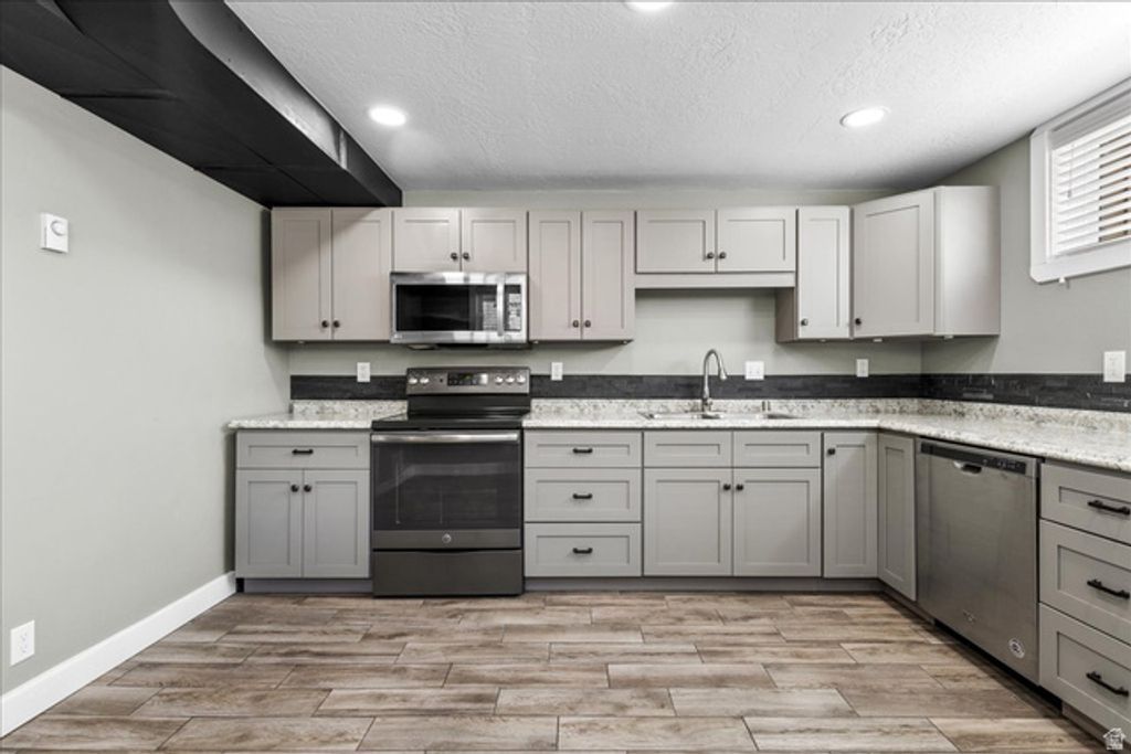 Image 20 of property listing at 187 N PINEHURST AVE, Tooele, UT 84074