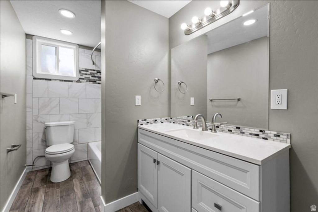 Image 22 of property listing at 187 N PINEHURST AVE, Tooele, UT 84074