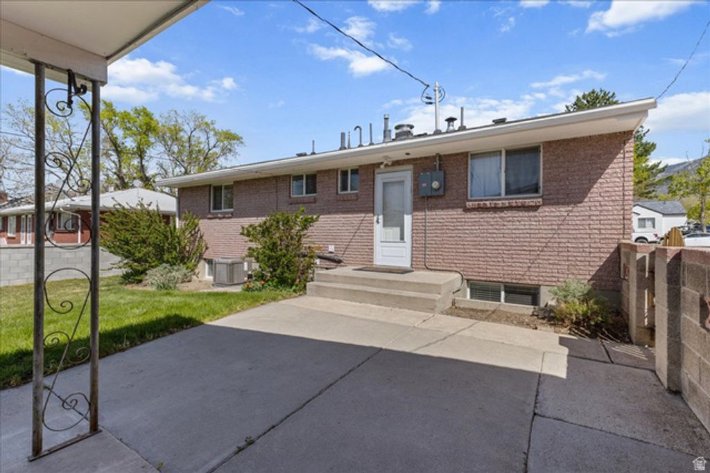 Image 25 of property listing at 187 N PINEHURST AVE, Tooele, UT 84074