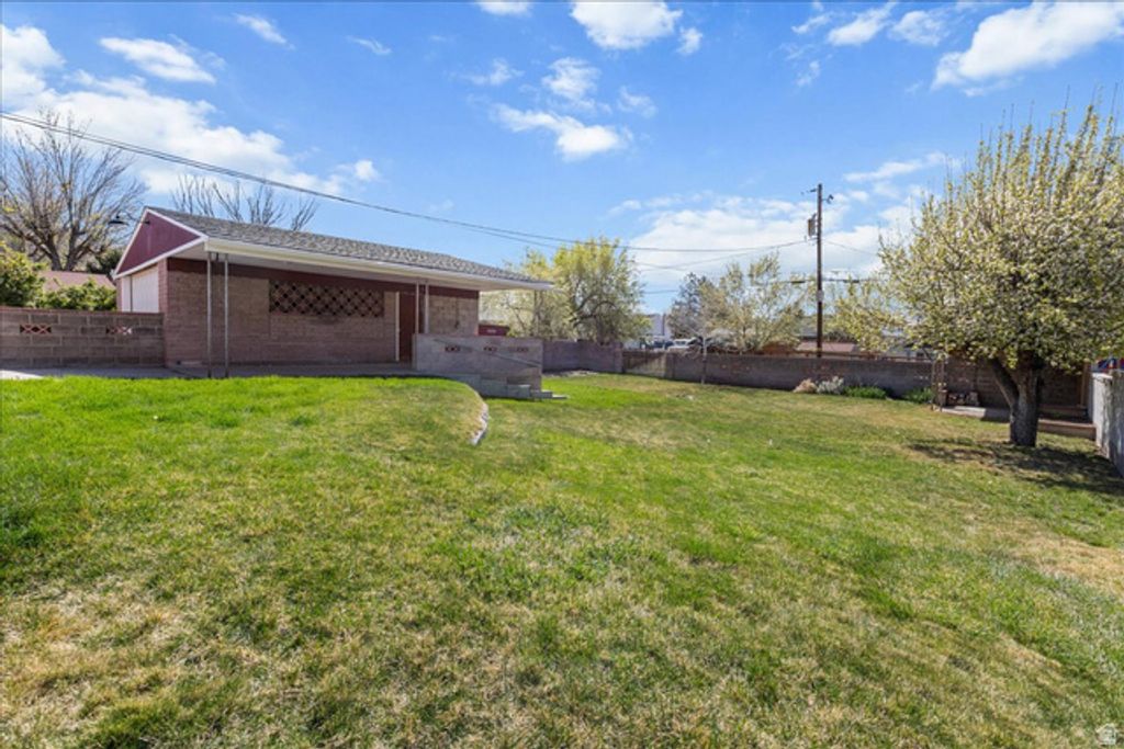 Image 26 of property listing at 187 N PINEHURST AVE, Tooele, UT 84074