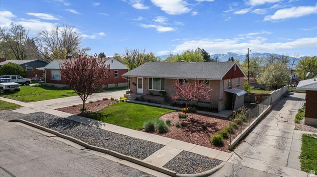 Image 28 of property listing at 187 N PINEHURST AVE, Tooele, UT 84074