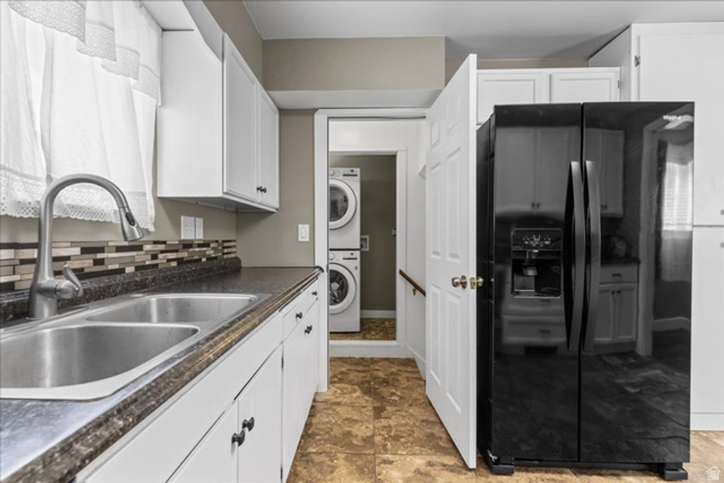 Image 8 of property listing at 187 N PINEHURST AVE, Tooele, UT 84074