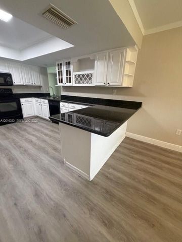 10524 NW 4th St, Plantation, FL 33324