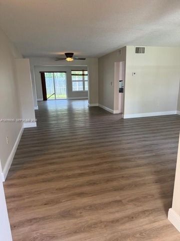 10524 NW 4th St, Plantation, FL 33324