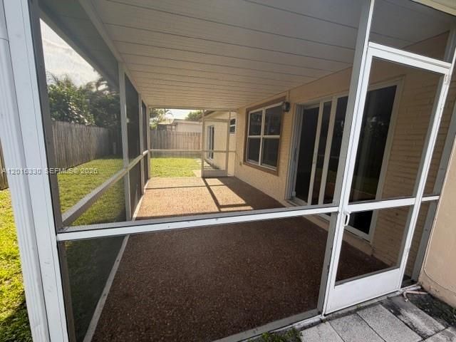 10524 NW 4th St, Plantation, FL 33324