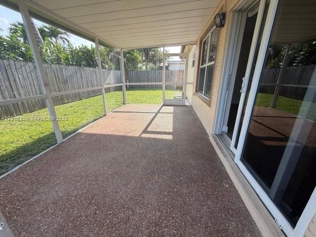 10524 NW 4th St, Plantation, FL 33324