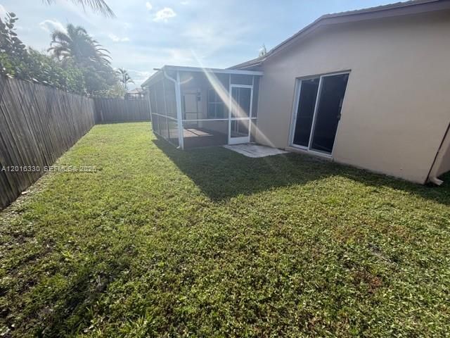10524 NW 4th St, Plantation, FL 33324