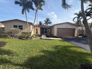 10524 NW 4th St, Plantation, FL 33324