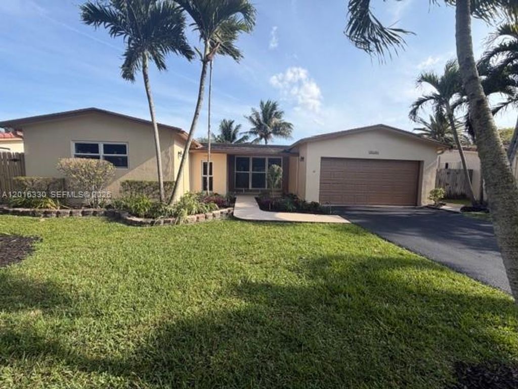 10524 NW 4th St, Plantation, FL 33324