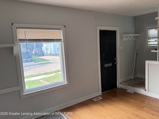 1422 Redwood Street, Lansing, MI 48915