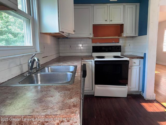 1422 Redwood Street, Lansing, MI 48915