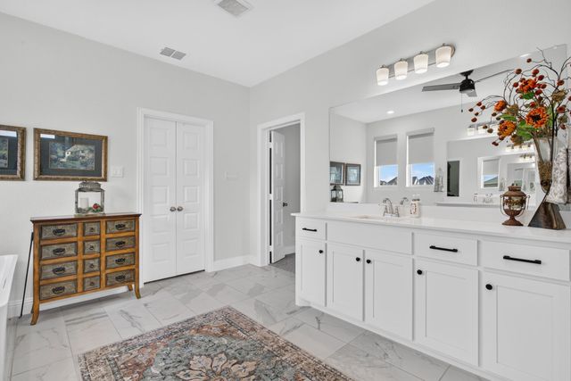 134 Hollingsworth Lane, Glenn Heights, TX 75154