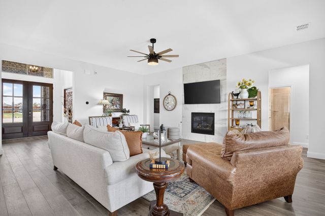 134 Hollingsworth Lane, Glenn Heights, TX 75154