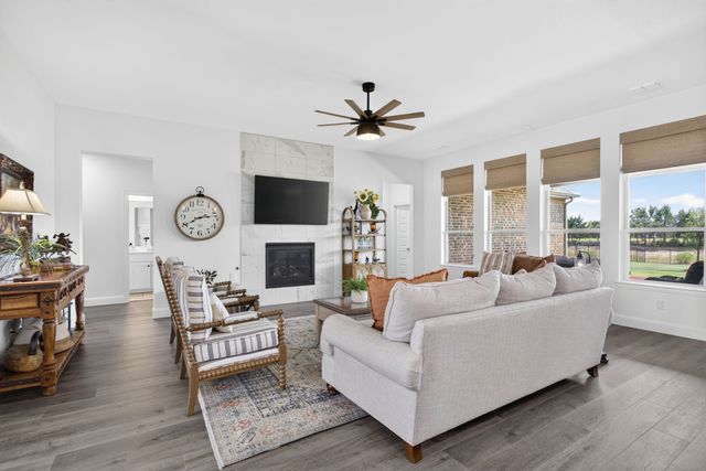 134 Hollingsworth Lane, Glenn Heights, TX 75154