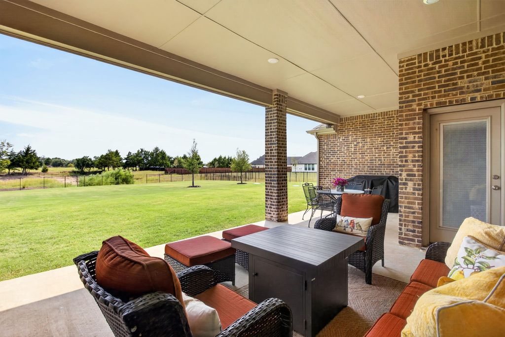 134 Hollingsworth Lane, Glenn Heights, TX 75154 — photo 2