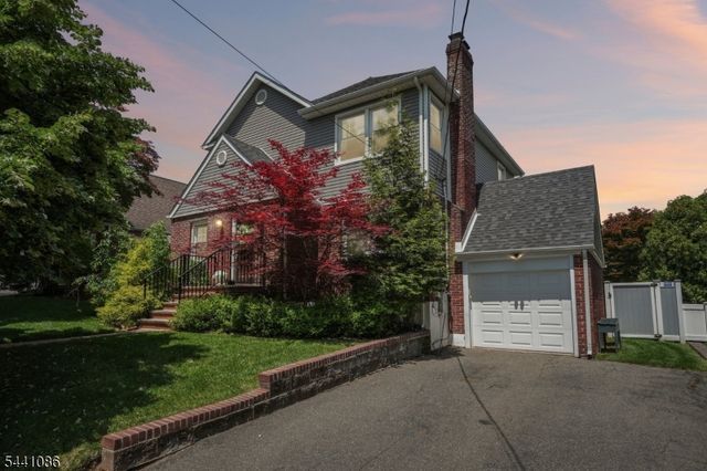53 Dohrman Ave, Teaneck Twp., NJ 07666